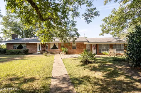 352 E Bond Rd, Wiggins, MS 39577
