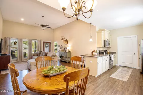 18 Colony Rd, Mchenry, MS 39561 photo 5
