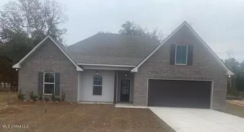 2 Red Oak Dr, Long Beach, MS 39560