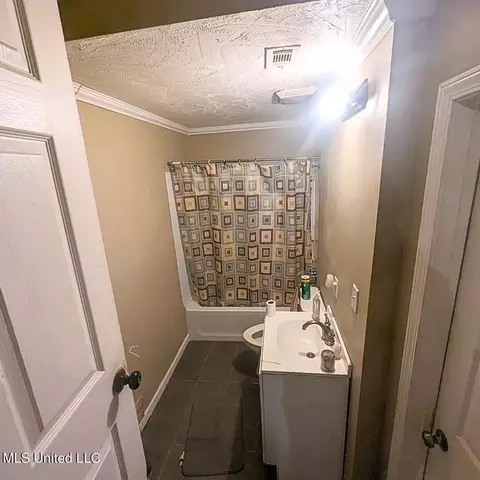 2434 Coronet Pl, Jackson, MS 39204 photo 9