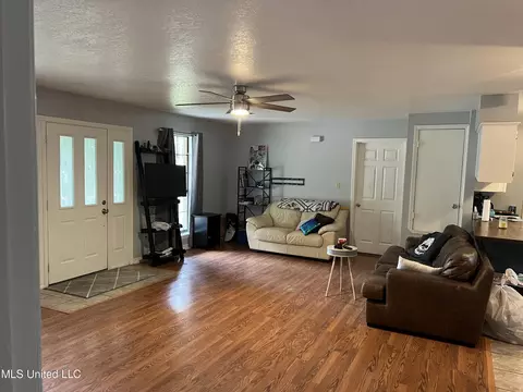 106 Hall St, Wiggins, MS 39577 photo 4