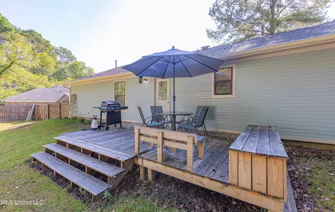 575 Briarcliff Cir, Jackson, MS 39212 photo 3