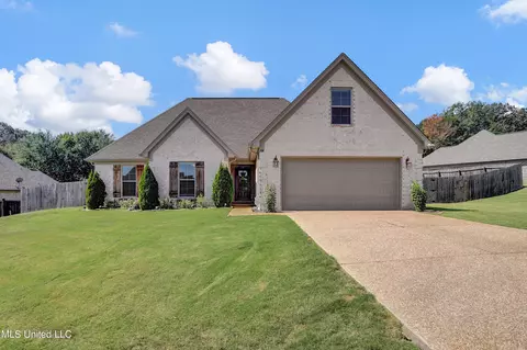 100 Creekside Dr, Senatobia, MS 38668