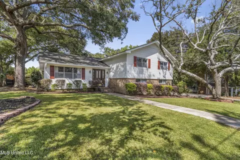 333 Fairview Dr, Biloxi, MS 39531