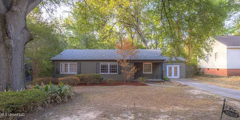 1069 Cedar Hill Dr, Jackson, MS 39206
