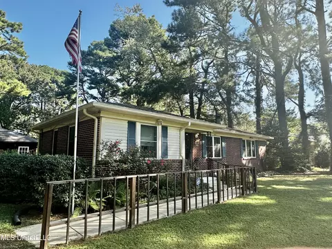 4980 Sherry Dr, Horn Lake, MS 38637