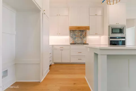 Kitchen - 124 Trace Pointe Pl, Clinton, MS 39056 photo 4 of 9