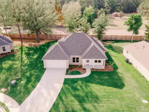 124 Trace Pointe Pl, Clinton, MS 39056