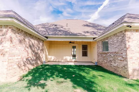 Exterior - 124 Trace Pointe Pl, Clinton, MS 39056 photo 9 of 13