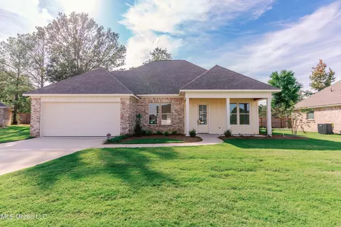 Exterior - 124 Trace Pointe Pl, Clinton, MS 39056 photo 4 of 13