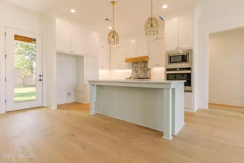 Kitchen - 124 Trace Pointe Pl, Clinton, MS 39056 photo 2 of 9