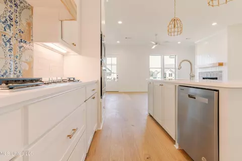 Kitchen - 124 Trace Pointe Pl, Clinton, MS 39056 photo 6 of 9