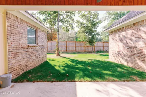 Exterior - 124 Trace Pointe Pl, Clinton, MS 39056 photo 6 of 13