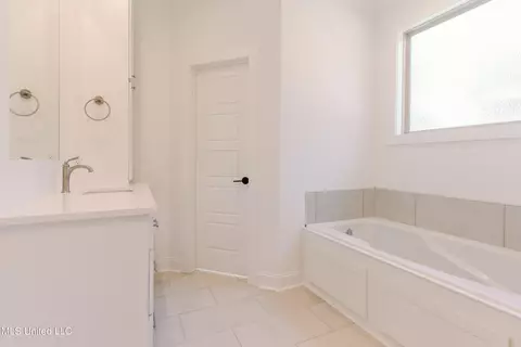Bath - 124 Trace Pointe Pl, Clinton, MS 39056 photo 3 of 12