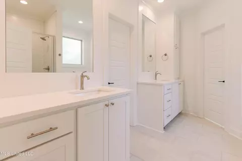 Bath - 124 Trace Pointe Pl, Clinton, MS 39056 photo 2 of 12