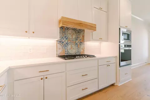 Kitchen - 124 Trace Pointe Pl, Clinton, MS 39056 photo 5 of 9