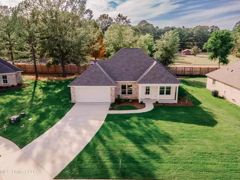 Exterior - 124 Trace Pointe Pl, Clinton, MS 39056 photo 2 of 13