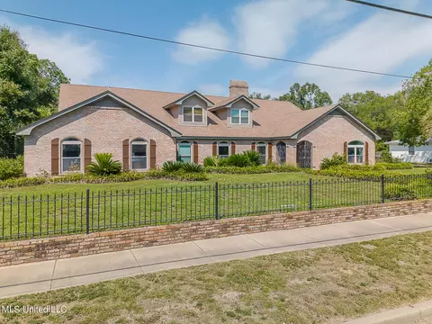 2574 Bryn Mawr Ave, Biloxi, MS 39531