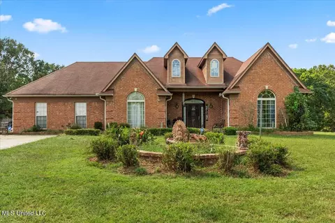 19 Embry Rd, Byhalia, MS 38611