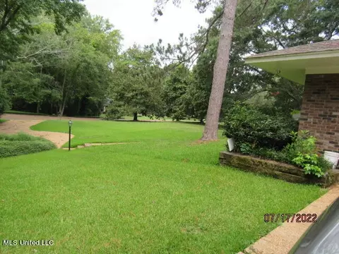 218 Brae Burn Dr, Jackson, MS 39211 photo 9