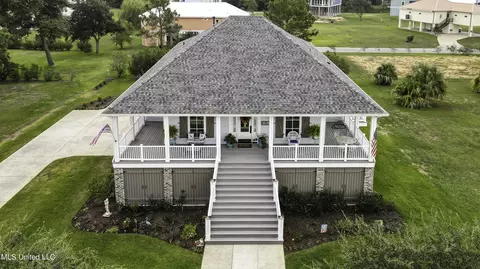 111 Shadowlawn Ave, Pass Christian, MS 39571