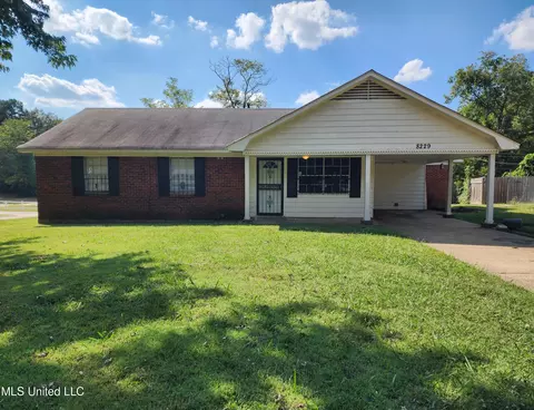 8229 Dottley Dr, Southaven, MS 38671
