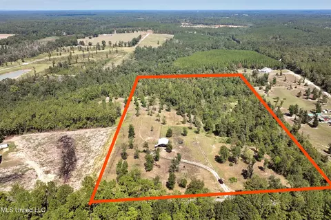 235 Park Dr, Lucedale, MS 39452