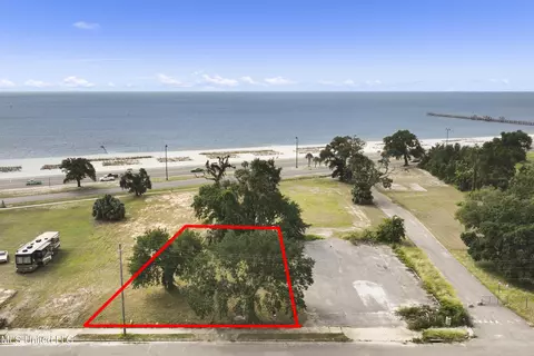 8 Th St, Gulfport, MS 39501