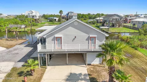 52 Pompano Cir, Bay Saint Louis, MS 39520