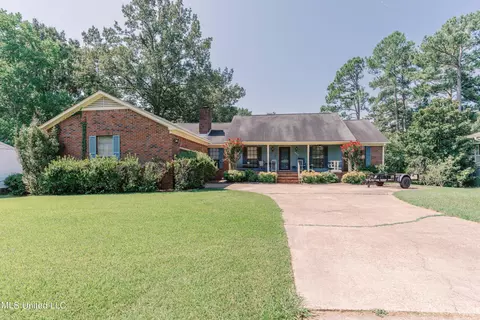 606 E Leake St, Clinton, MS 39056