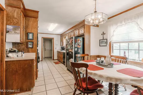 606 E Leake St, Clinton, MS 39056 photo 16