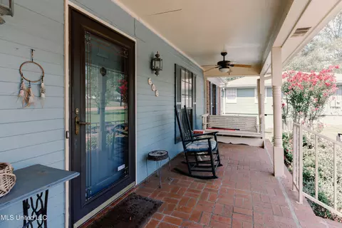 606 E Leake St, Clinton, MS 39056 photo 4