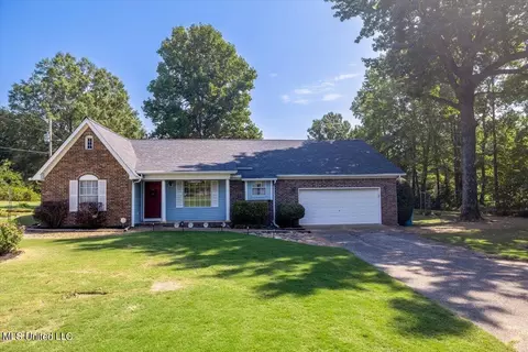 7109 Polk Ln, Olive Branch, MS 38654