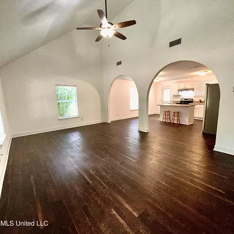 519 W College Ave, Wiggins, MS 39577 photo 5