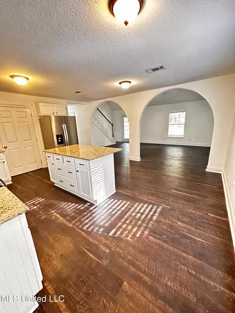 519 W College Ave, Wiggins, MS 39577 photo 6