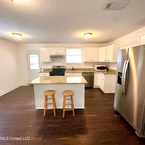 519 W College Ave, Wiggins, MS 39577 photo 8