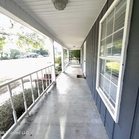519 W College Ave, Wiggins, MS 39577 photo 4