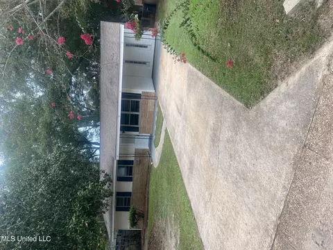 229 Woodland Cir, Ocean Springs, MS 39564