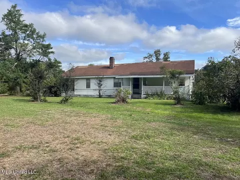 58 Bell Rd, Wiggins, MS 39577
