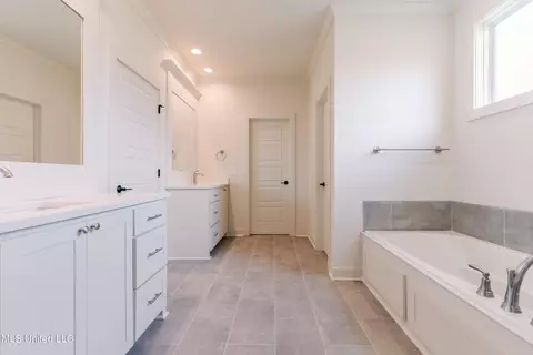 Bath - 126 Trace Pointe Pl, Clinton, MS 39056 photo 4 of 12