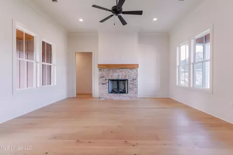 Living - 126 Trace Pointe Pl, Clinton, MS 39056 photo 2 of 4