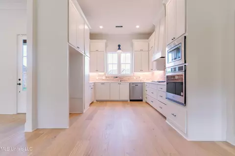 Kitchen - 126 Trace Pointe Pl, Clinton, MS 39056 photo 1 of 3