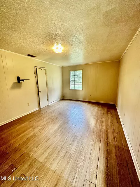 8536 Augusta Rd, Moss Point, MS 39562 photo 10