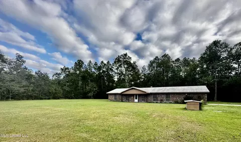 8536 Augusta Rd, Moss Point, MS 39562 photo 2