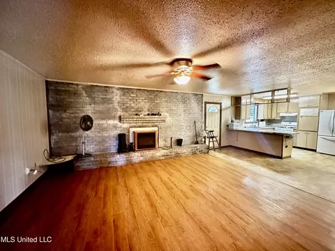 8536 Augusta Rd, Moss Point, MS 39562 photo 7