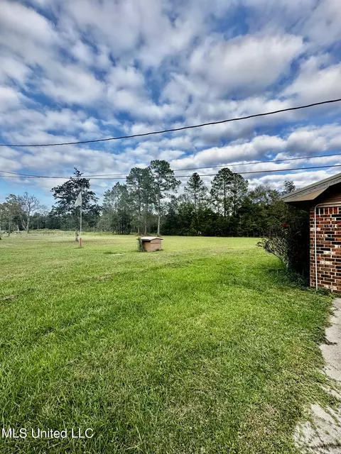 8536 Augusta Rd, Moss Point, MS 39562 photo 5