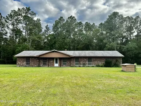 8536 Augusta Rd, Moss Point, MS 39562