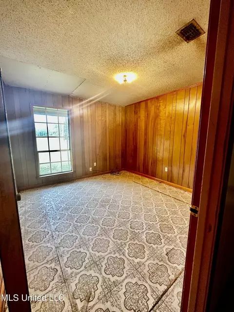 8536 Augusta Rd, Moss Point, MS 39562 photo 9