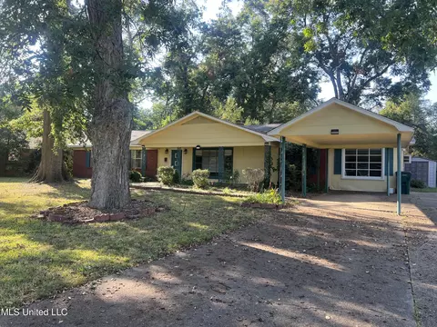 805 Bell Ave, Greenwood, MS 38930