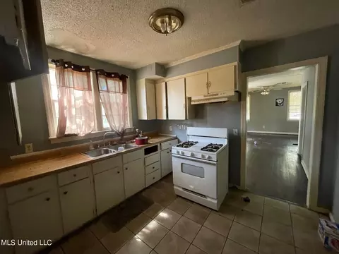 534 Avalon Rd, Jackson, MS 39206 photo 3